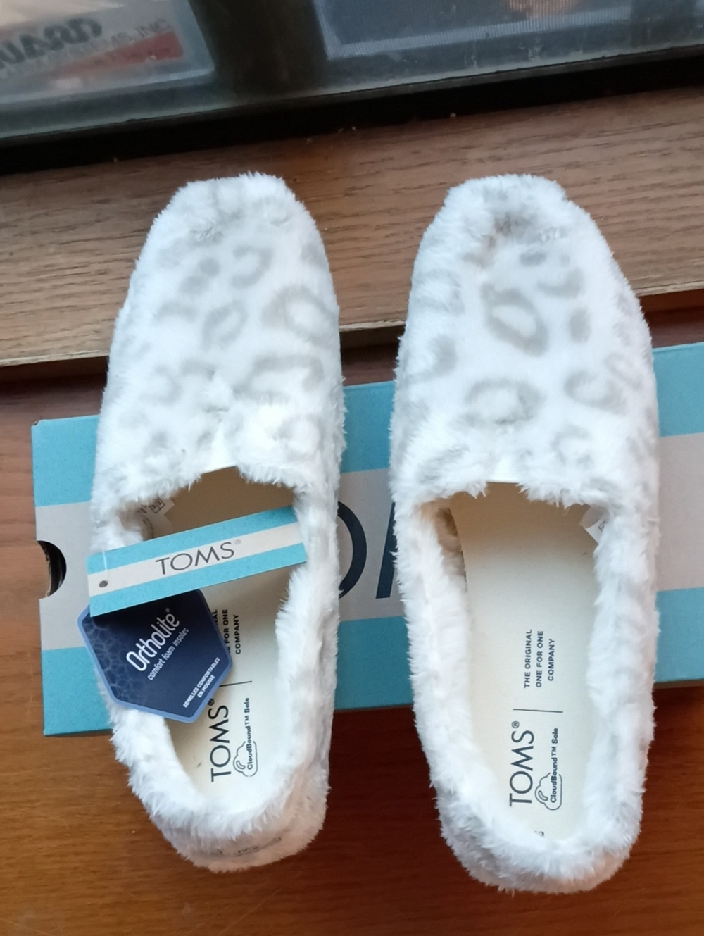 TOMS Women's Cream Fuzzy Leopard Slip-On Slippers, Size 8, New In Box!